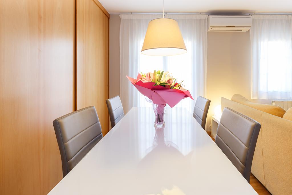 LetsGo Sagrada Familia Penthouse Apartment Barcelona Bagian luar foto